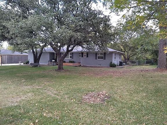 4th image of 520 Degan Ave