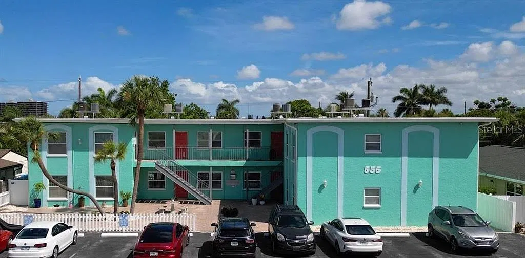 2 bed, 1.0 bath, 1100 sqft, $2,100 — Photo 1