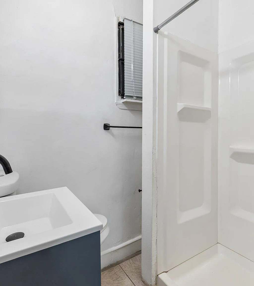 3 bed, 2.0 bath, 1026 sqft, $1,500 — Photo 4