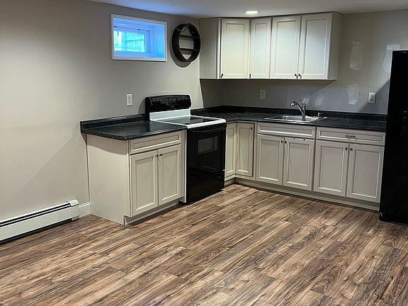 2nd image of 2862 Pine Ave