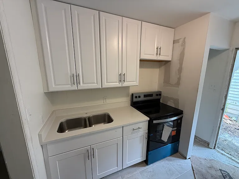 504 Coolidge St #A — Photo 6