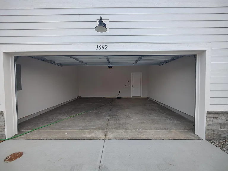 1082 Valentine Ln — Photo 8
