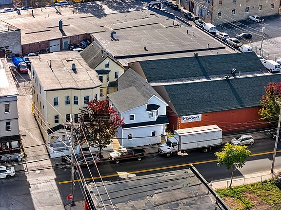 2nd image of 82 Water St