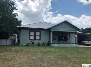 915 S Laurel Ave, Luling, TX 78648