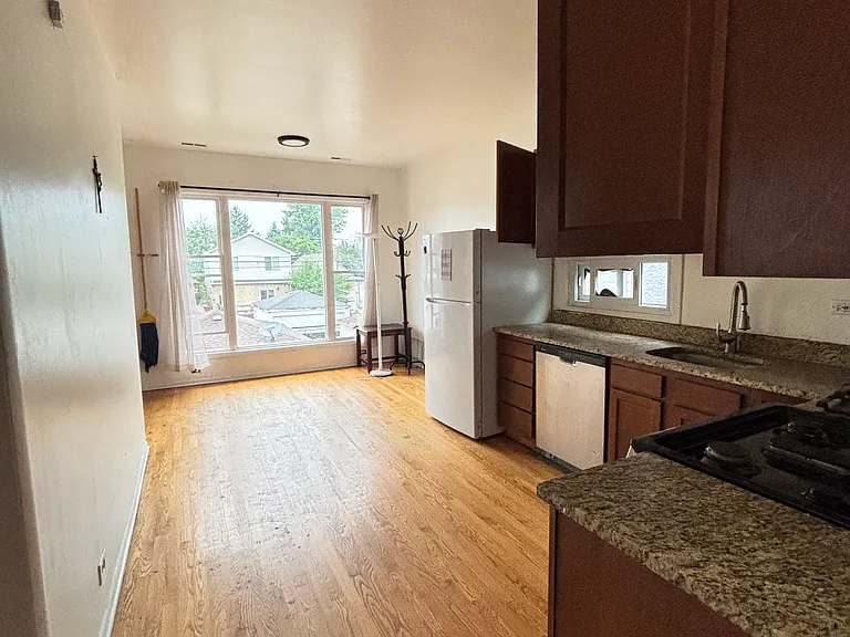 5014 W Byron St #2 — Photo 8