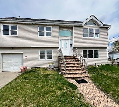 4th image of 94 Roger Ave