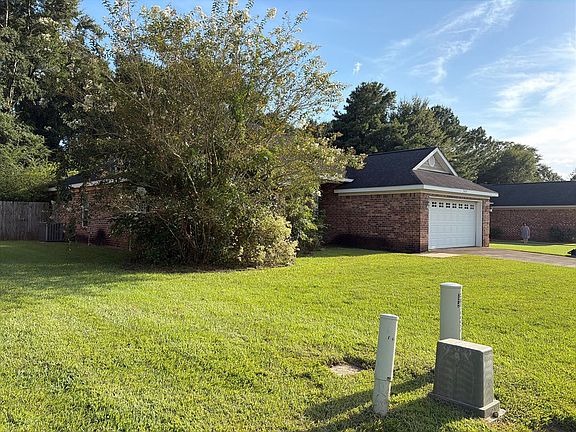 3rd image of 8685 Crabtree Pl