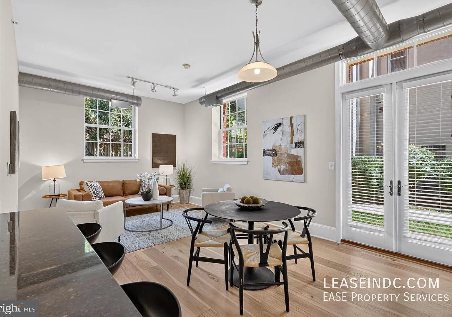 2 bed, 976 sqft, $3,200 — Photo 3
