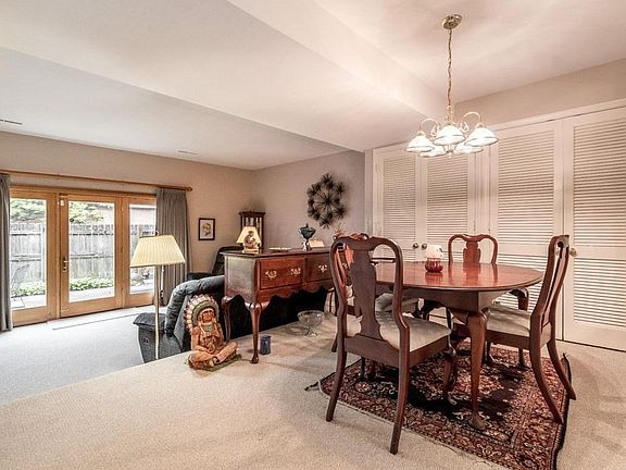 3rd image of 2785 Chateau Cir