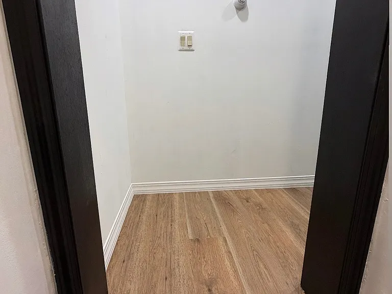 220 Emmett Ave — Photo 12