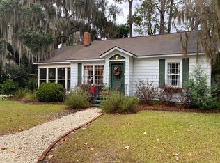304 2nd St W, Darien, GA 31305