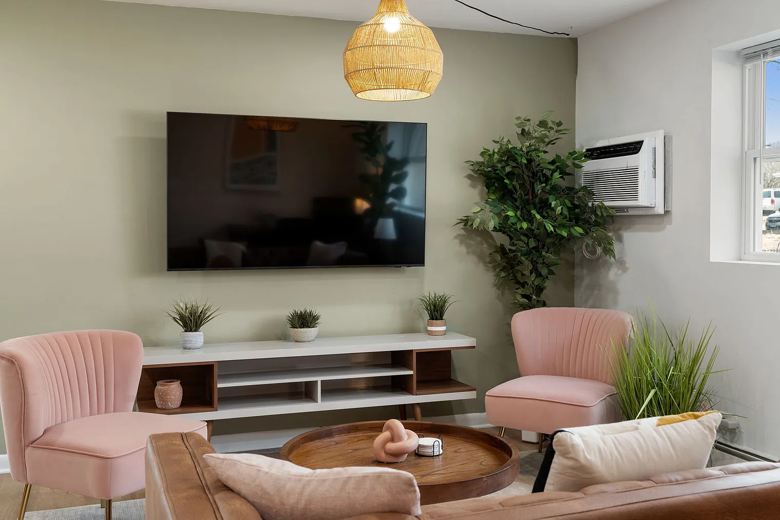 1 bed, 1.0 bath, 893 sqft, $3,223 — Photo 4
