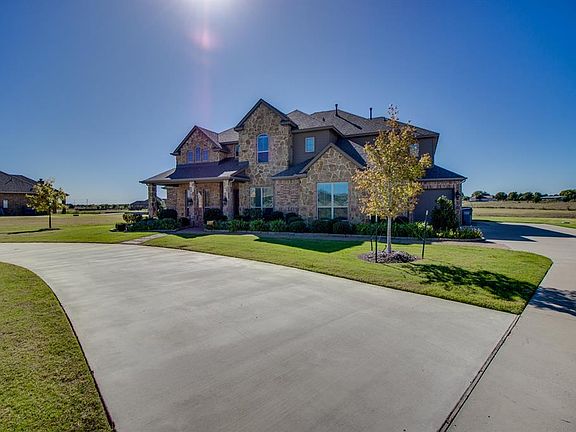 2nd image of 1407 Artesia Ln