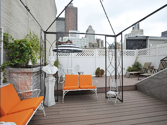 Sold by Sotheby's International Realty | media 6