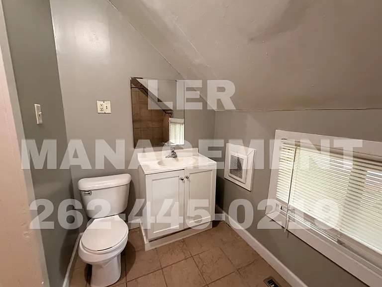 1623 Maple St — Photo 4