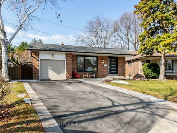 2185 Wyton Ct, Mississauga, ON L4Y 1X3