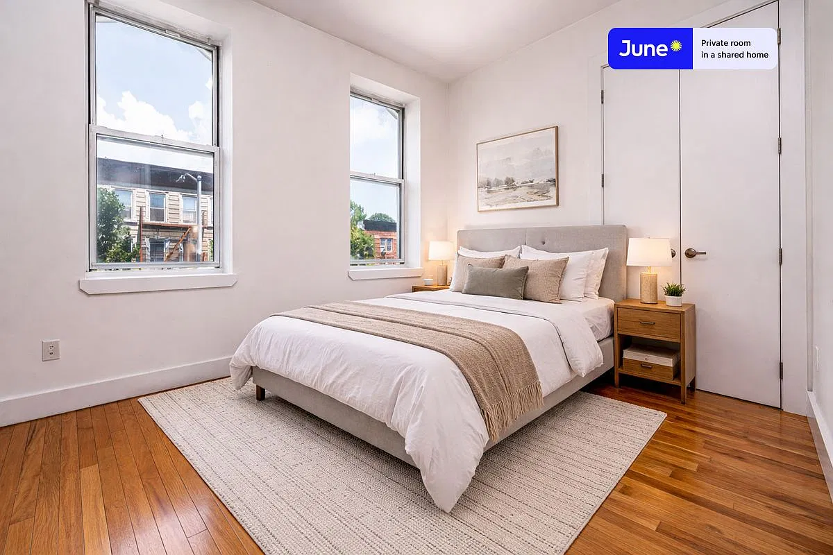 Queen bedroom in 3 bed/1 bath home in Bedford-Stuyvesant #1892 C — Photo 1