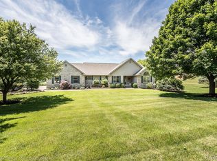 7610 Van Raden St, Pinckney, MI 48169
