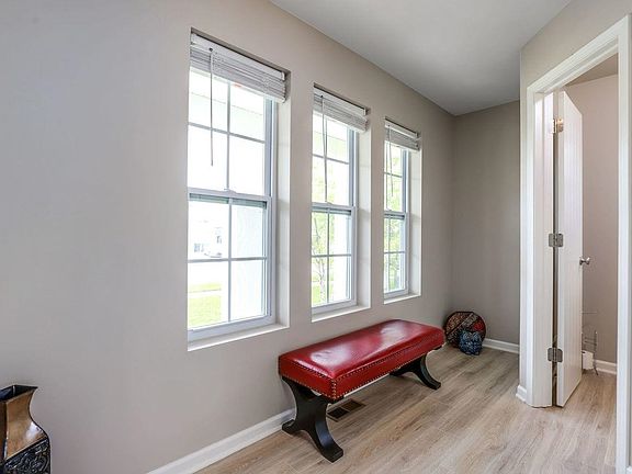 3rd image of 9249 Normandy Ln