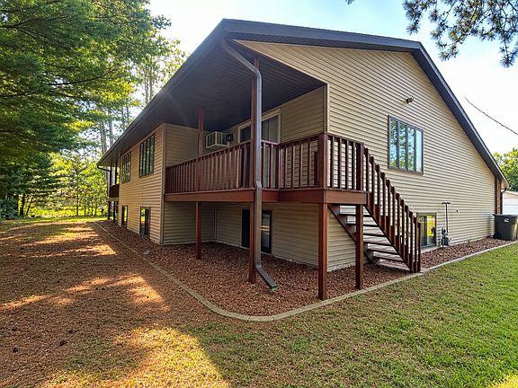 3rd image of 3320-22 Rosewood Dr