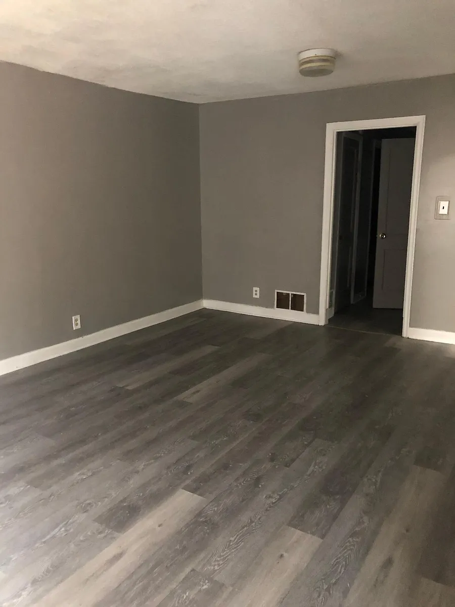 Building Photo - 39 E Rollins Rd #2