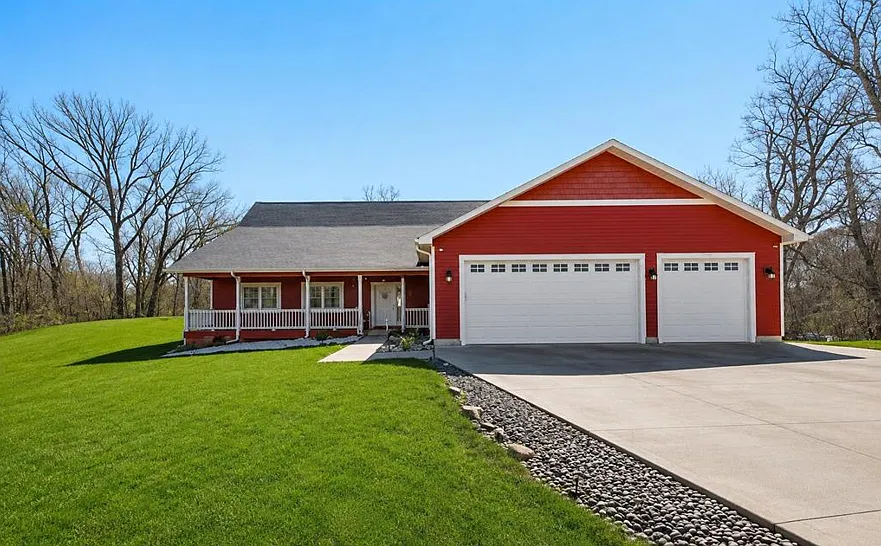 9 bed, 5.5 bath, 5265 sqft, $5,500 — Photo 1