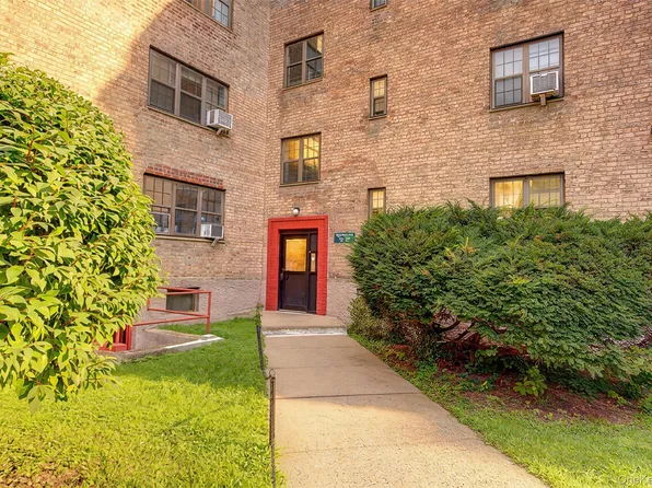 78-35 147th Street #2E, Kew Garden Hills, NY 11367