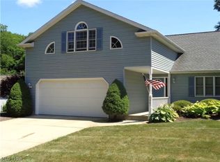 4001 Woodland Dr, Vermilion, OH 44089