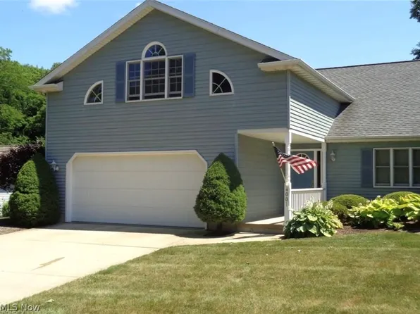 4001 Woodland Dr, Vermilion, OH 44089