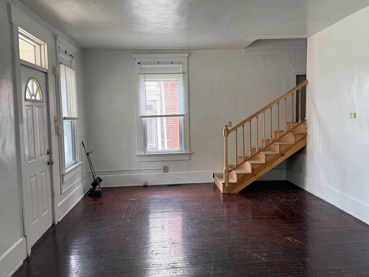 6 bed, 1970 sqft, $3,000 — Photo 4