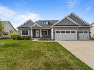 1207 English Oak Dr, Champaign, IL