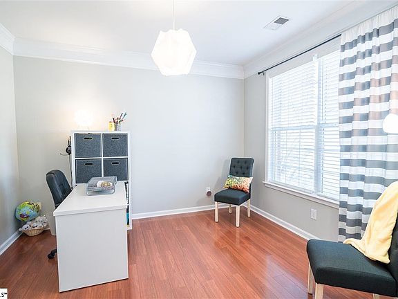 Spacious and lots of natural light. Thick crown molding.