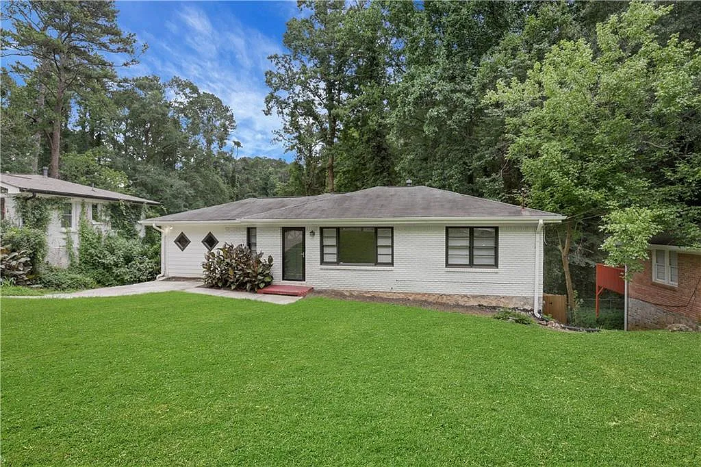 4 bed, 2.0 bath, 1340 sqft, $1,995 — Photo 2