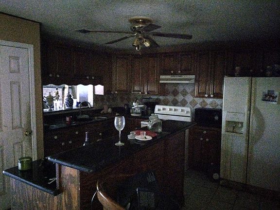 3rd image of 15846 Willbriar Ln
