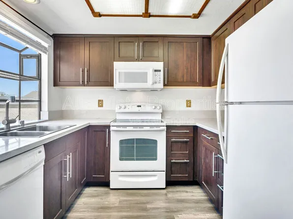 8878 Regents Rd Unit 203, San Diego, CA 92122