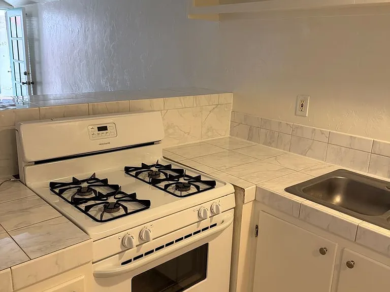 2438-2446 India St #2444.5 — Photo 6