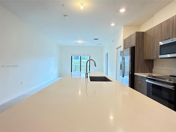 5th image of 7905 NW 104th Ave #24