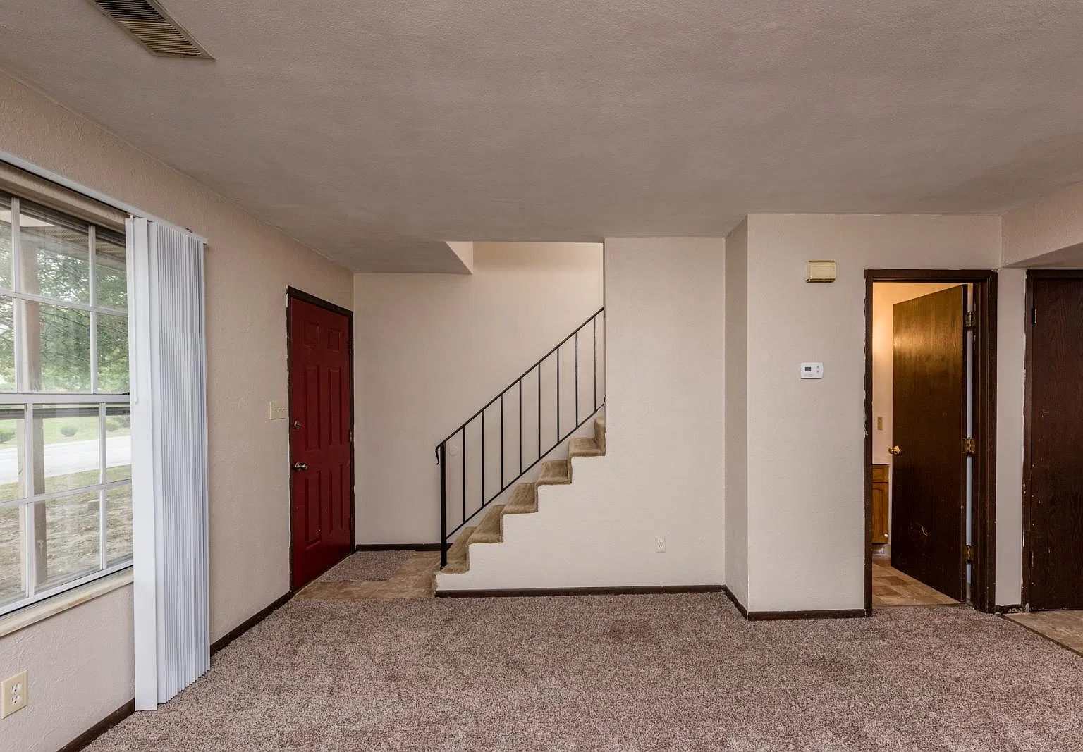 2 bed, 1.5 bath, $995 — Photo 2