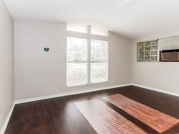 3rd image of 605 W River Dr
