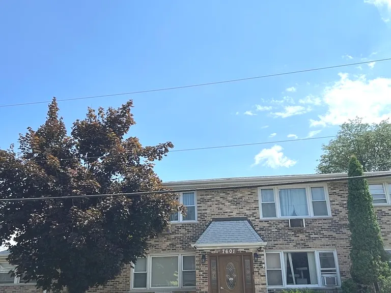 7601 Banks St #2E — Photo 1