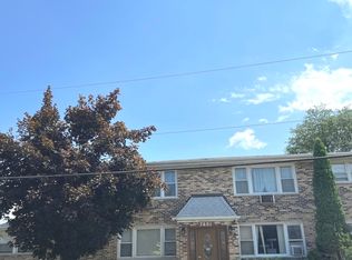 7601 Banks St APT 2E, Justice, IL 60458