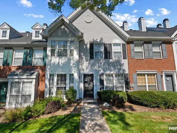 1066 Chedworth Circle, Mahwah, NJ 07430