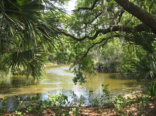 19 Lakeview Ln, Saint Helena Island, SC 29920