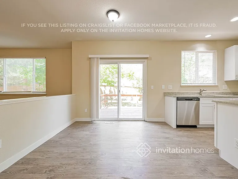 11027 Chesmore St — Photo 7