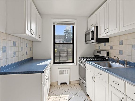 3rd image of 555 McLean Ave APT 2F