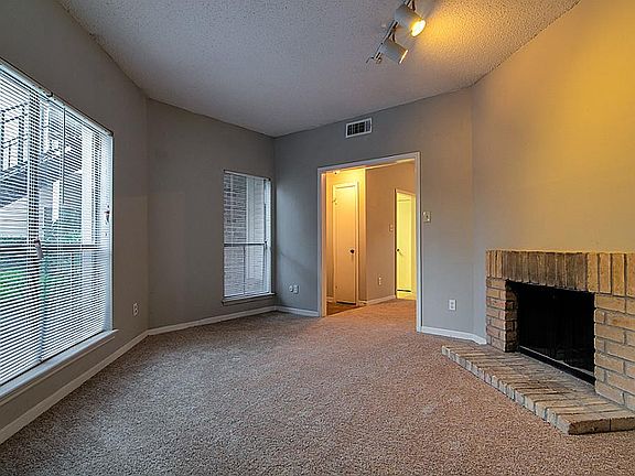 3rd image of 3739 Thistlemont Dr