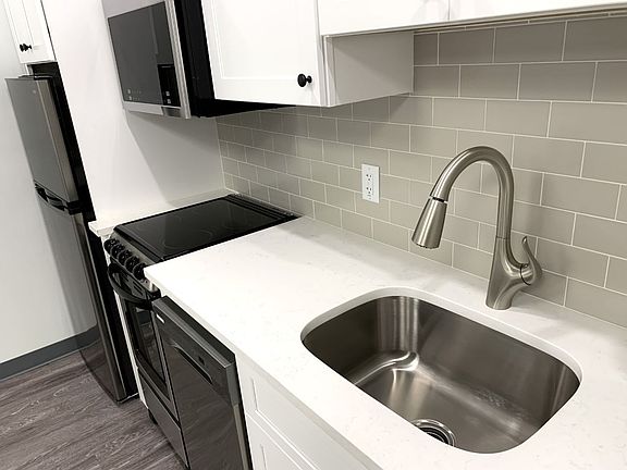 3rd image of 76 Franklin St #107