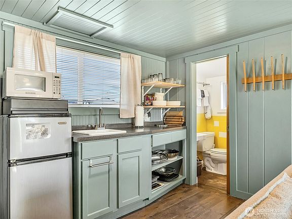 5th image of 105 Ocean Beach Boulevard S #8