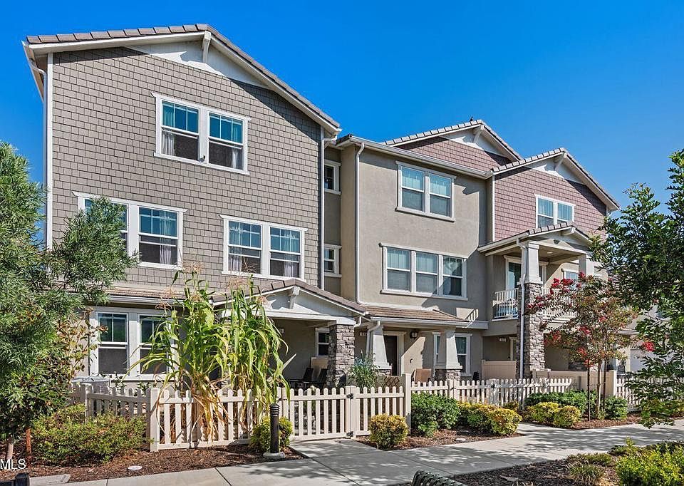 1st image of 525 Coconut Ln