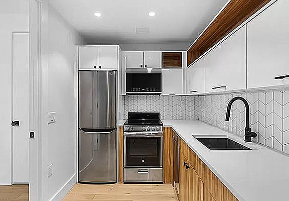 3rd image of 60 W 125th St #1202